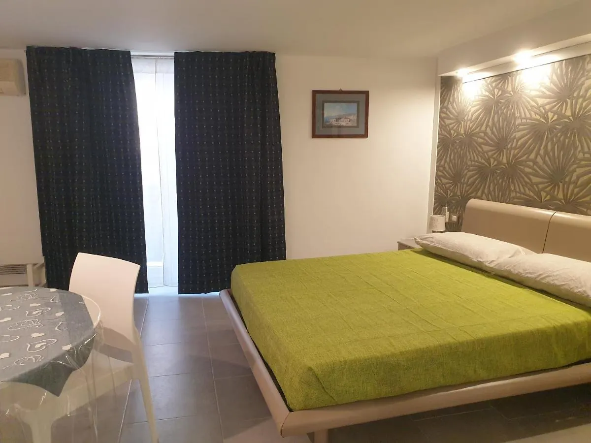 Iris Sweet Home Naples
